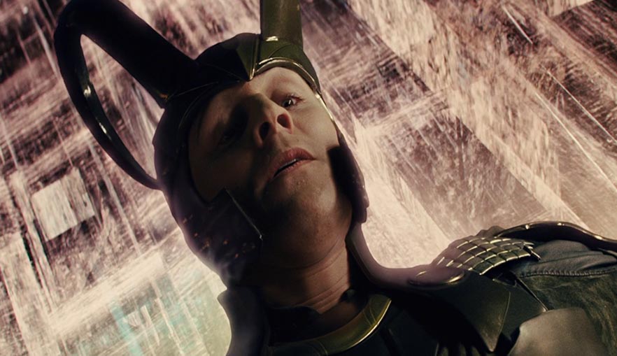 Loki sbeffeggia il fratello...